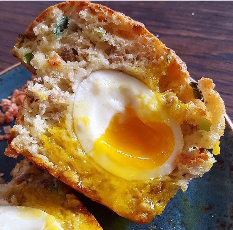 meatmasons's tweet photo. This is a cheesy muffin with a runny egg inside OMG it l https://t.co/ms2oOyVWLL