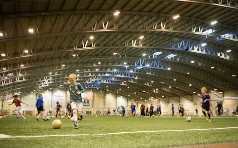 Our kids miss out up to 10/15 weeks a year of playing matches and training sessions but in Iceland their kids have another option to keep playing/training because as a country they have invested in Grassroots football facilities change.org/p/government-i… pls sign this NEW petition