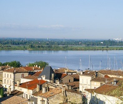 Croisiere_Bdx's tweet photo. Petit aperçu de Bourg sur Gironde aux beaux jours
_____________________________________
#oenologie #wine #gastronomy #bourg #estuairegironde #igersbordeaux #igersgironde #moment #TeamMedoc #TeamGironde #bordeauxrivercruise #travel #traveling #vacation #v… https://t.co/KXLGJtq1yH https://t.co/8G6gzGfaNU
