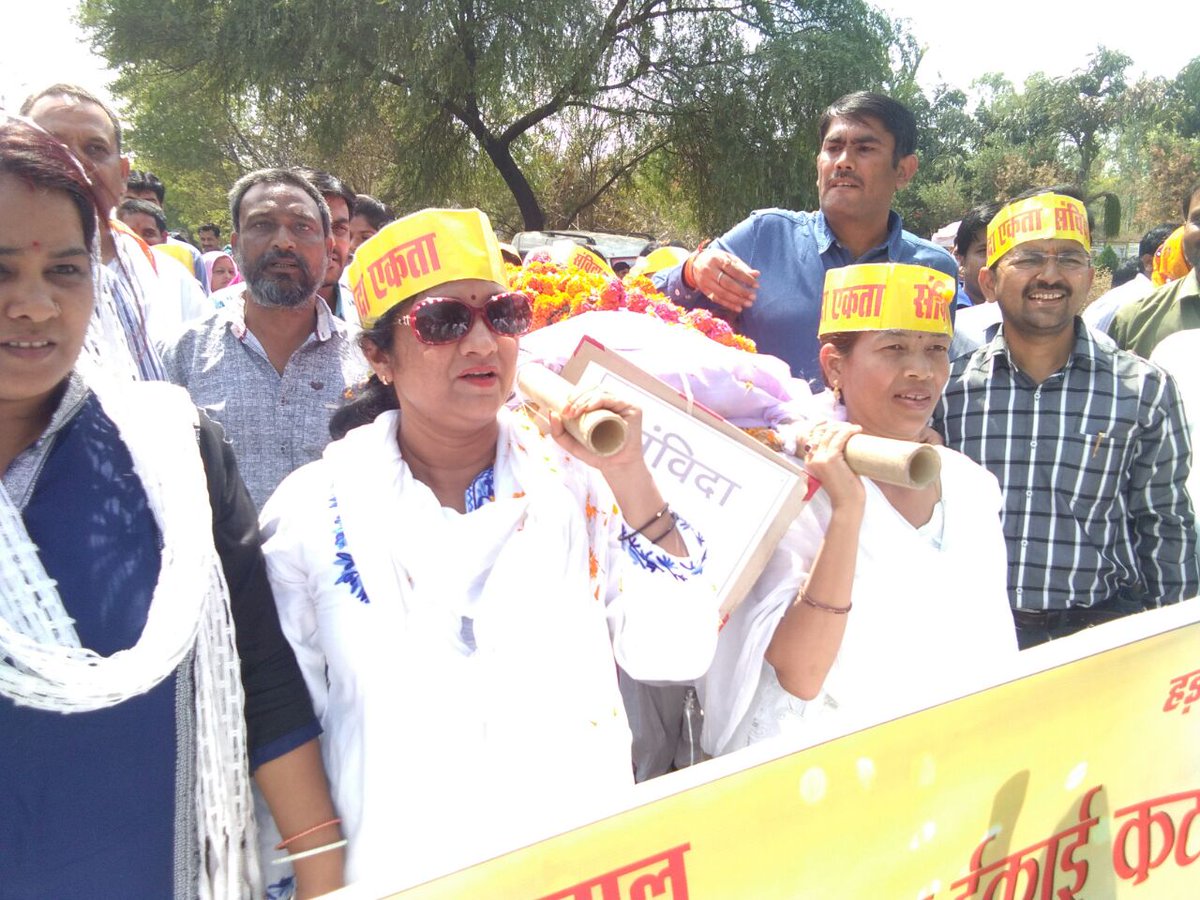 JitendraDodve's tweet photo. @shivrajsinghc 
@ITrustShivraj 
@narendramodi 
@RahulsawalaJain 
@ssskatni 
@samvidamp 
@INCMP 
@INCIndia 
@News18MP 
@abpnewshindi 
@BBCHindi 
#शोषणराज https://t.co/Ti8xs2R93J