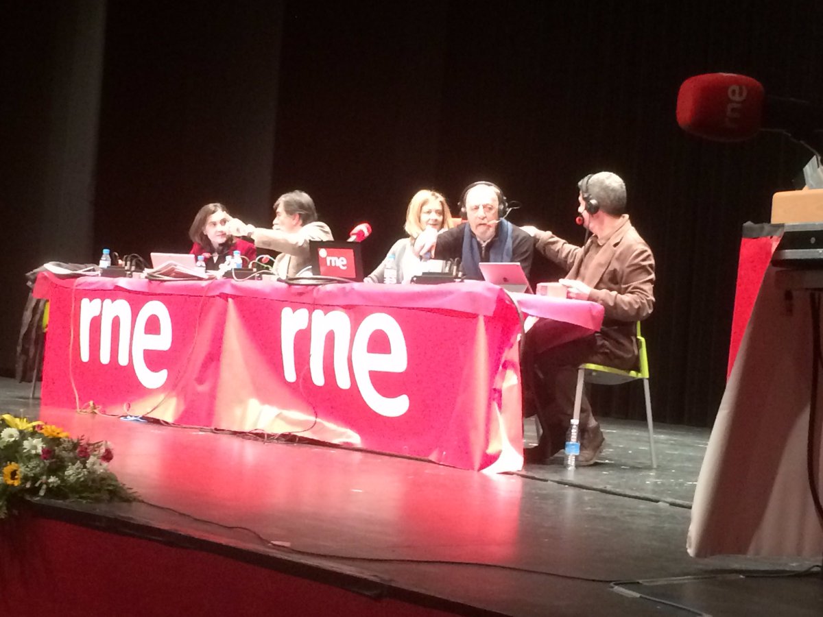 EstellaLizarra_'s tweet photo. Hablando del enganche a las pantallas. Nosotr@s estamos Engachad@s a @NEUDC_RNE ! https://t.co/eDRnIyEYZe