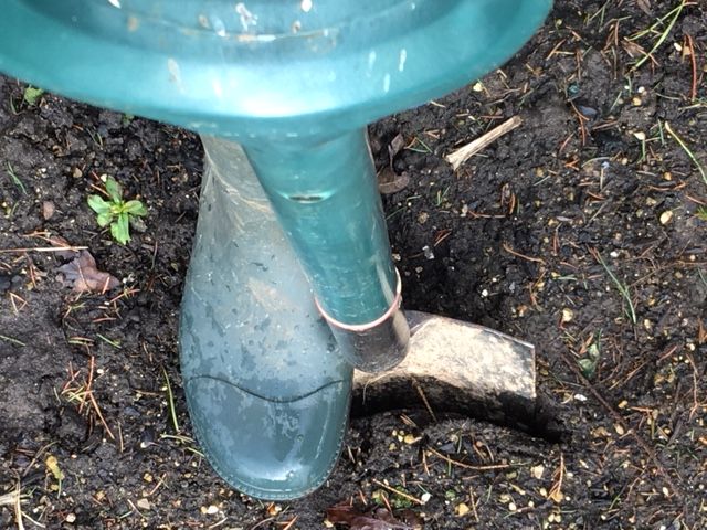 If you're out digging on the veg patch today, check out these tips for saving yourself from back pain later - thanks @ dailyexpressuk #gardeningtips #growyourown 
 buff.ly/2FjuyKH