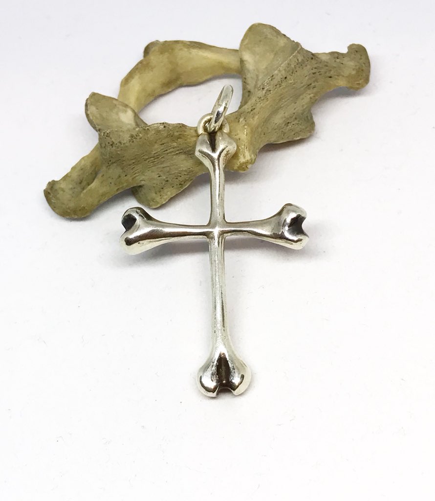Jackdaw_Silver's tweet photo. Bone Cross Pendant, in stock and ready to ship. #pendant #pendant #necklace #skulljewellery #tattoojewellery #tattoojewelry #tattoo #rockandrolljewellery #rockandroll #rockandrolljewelry #jewellery #jewelry #London #artisanjewellery #cross #religious #sacreligious #crossandbones https://t.co/CP7j0P0gKi