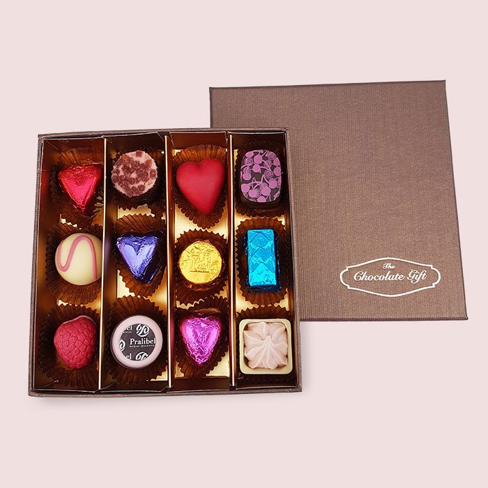 TheChocolatGift's tweet photo. Subtle flavours and rich aromas that will tingle your senses. Our chocolate gifts are top choice gift for any occasion #BirthdayGift #AnniversaryGift #ThankYouGift https://t.co/5R4DuAZZFN