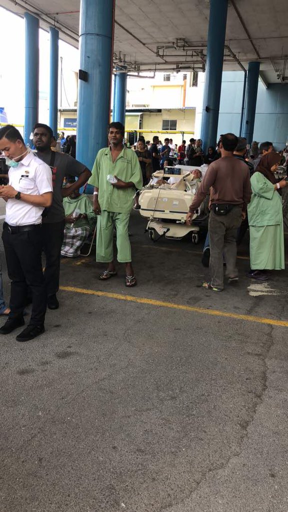 hafiz_hod's tweet photo. sekitar kejadian kebakaran HKL tgh hari td.. alhamdulillah tiada kemalangan jiwa yg berlaku.. #pray4HKL https://t.co/XRdnD2xvHA