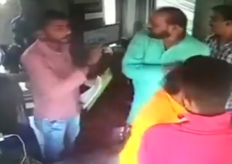 timesofindia's tweet photo. Watch: BJP minister caught thrashing toll worker on camera https://t.co/ojew6svlcO https://t.co/qOuLIZ89oq