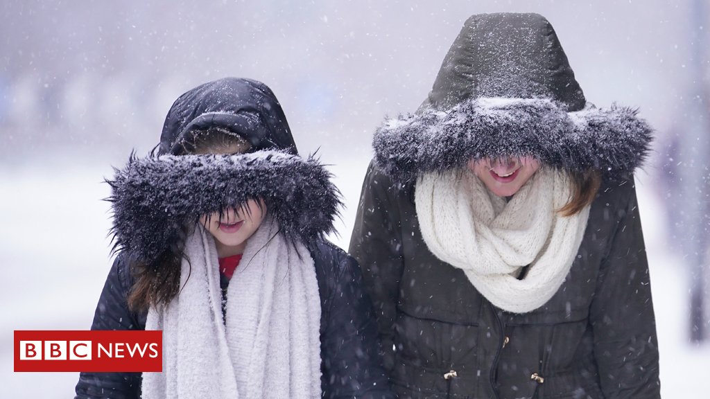 BBCNews's tweet photo. Snow and ice has fallen in parts of the UK as a cold snap dubbed the "mini beast from the east" sweeps in #UKsnow 

Latest: https://t.co/8VeJaJFeFq https://t.co/4NqFRF8ftA