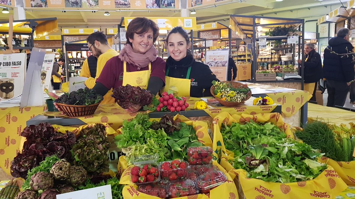 Festa di primavera nei mercati @campagnamica. A Roma, al mercato del Circo Massimo arrivano i primi asparagi, fragole, zucchine, agretti oltre alle insalate e ai carciofi Made in Italy dopo l’ondata siberiana di Burian #17marzo