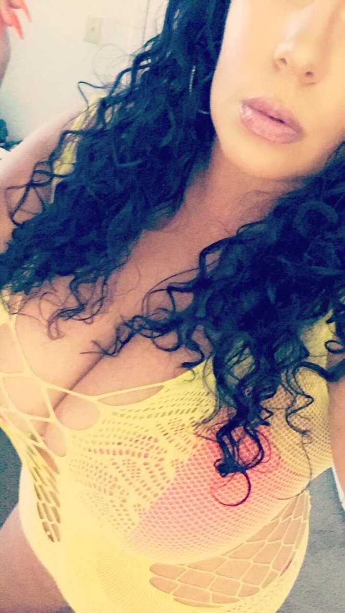 ScarlettRio_'s tweet photo. Live now on @StreamateModels @realstreamate Come make a mess with me! 💦💦💦 #Scarlettrio #squirt #38dds #latina https://t.co/B3k2BbfjMU