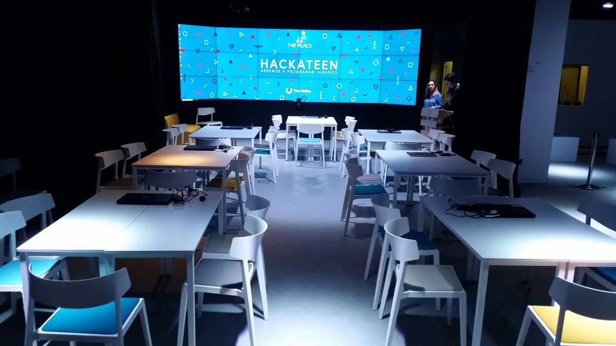 TheValleyDBS's tweet photo. Ya tenemos todo listo para que hoy #ThePlaceMadrid se llene de niños con el primer #Hackateen https://t.co/jgo2CjPQUx