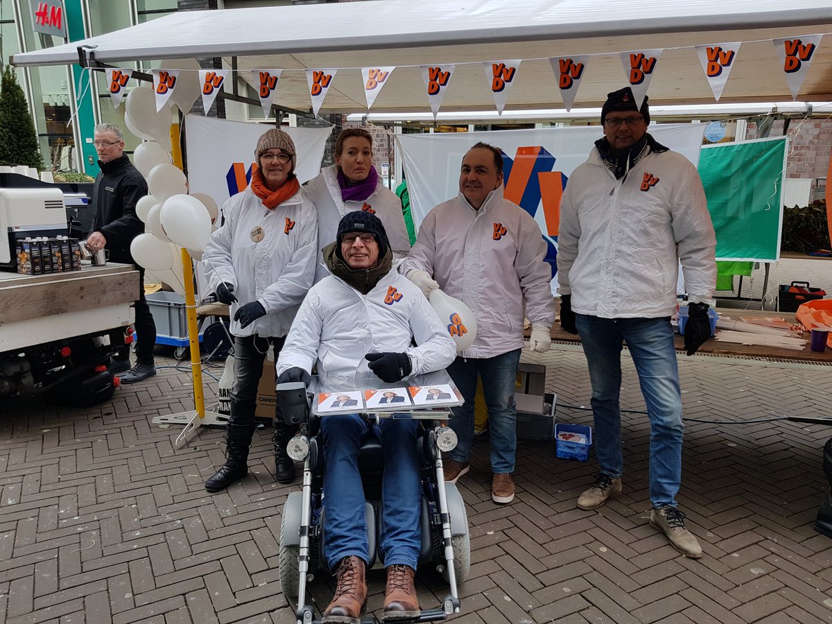 Deze helden zijn er vanochtend weer vroeg bij om campagne te voeren voor #GR2018 in de vrieskou. 👍 Toppers! 👍