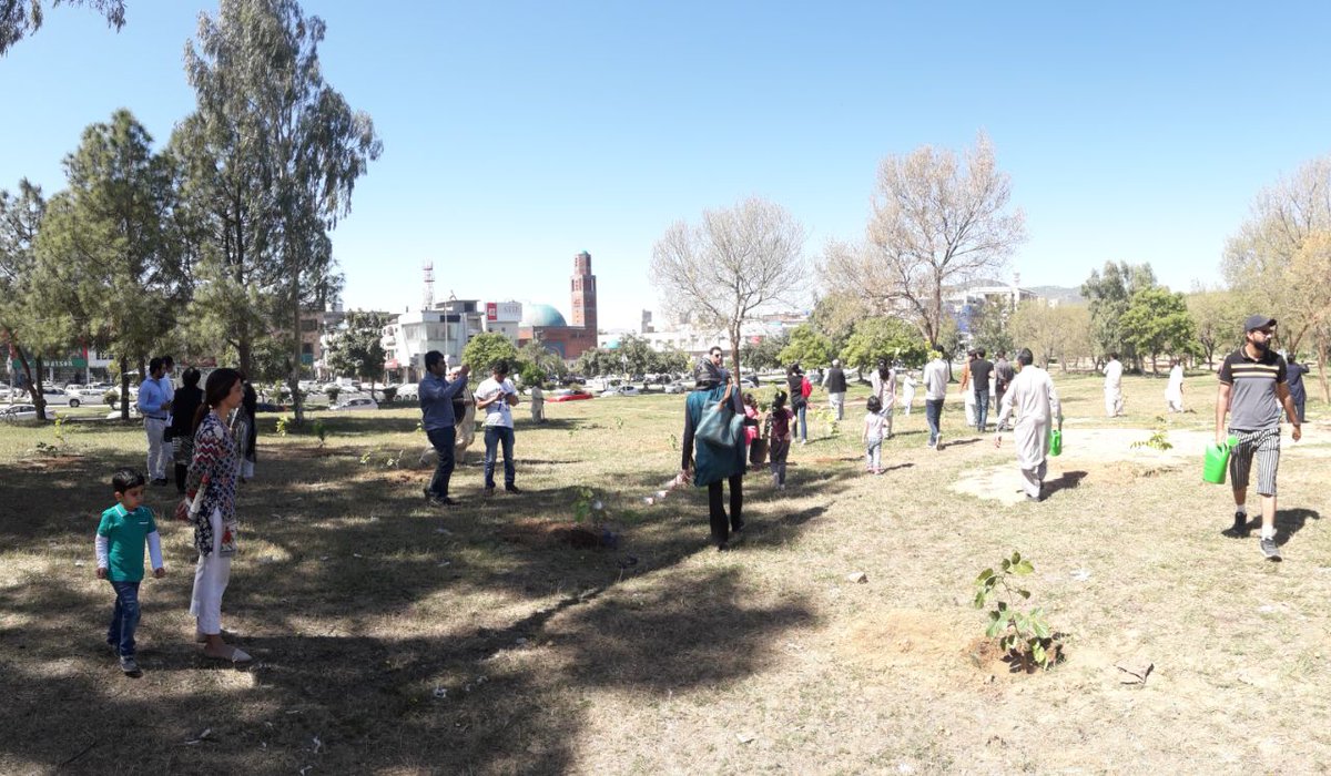 IslamabadScene's tweet photo. Photos from today's Plantation near F-10 Markaz in Islamabad. The activity was fun for both kids and adults. This is the green spirit we need 🌳 https://t.co/ntnmMBWIY9