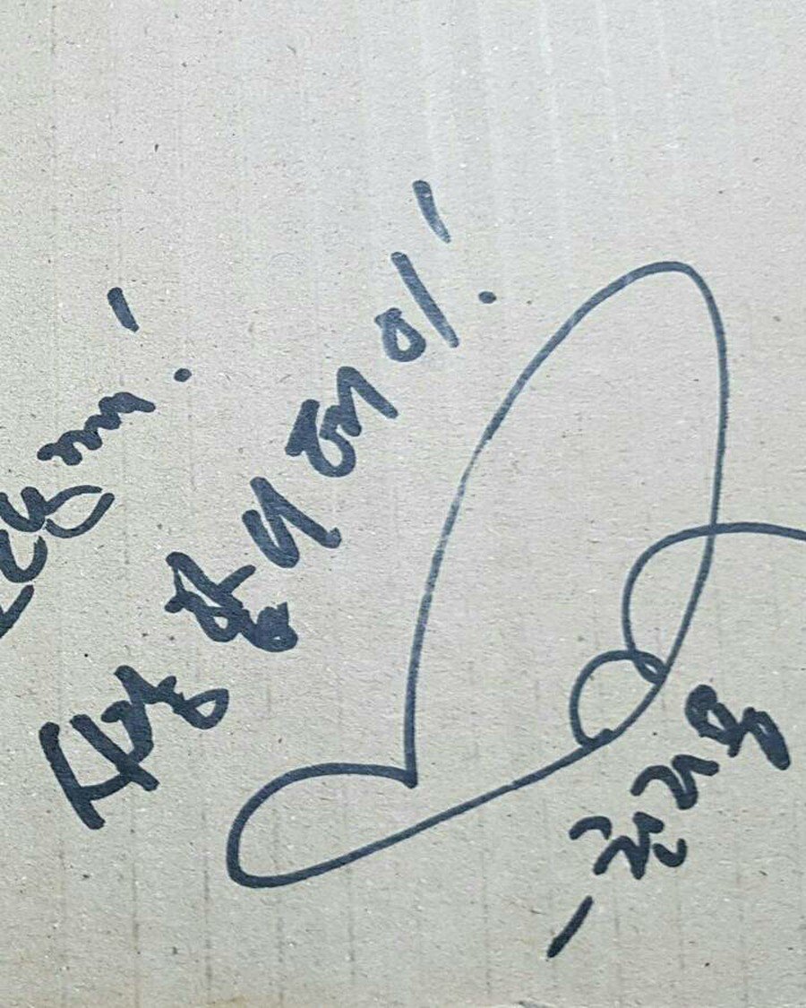 韓流ツイッター Twitterissa 軍隊入隊中のbigbang G Dragon サインに変化 新兵教育隊の同僚から大量にサインを求められている Bigbang のまとめlive T Co Kngpdwstqm