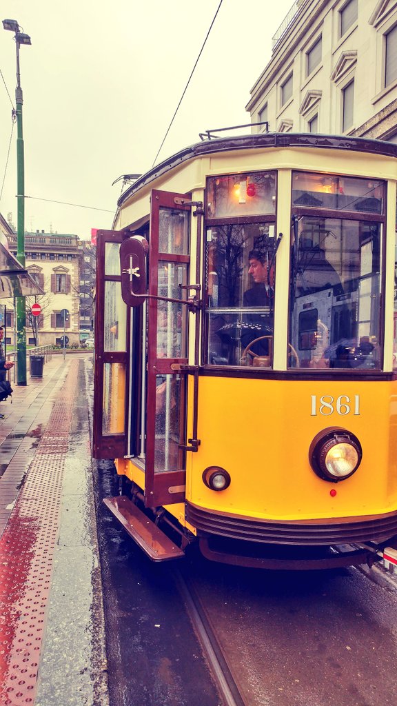 franzrusso's tweet photo. Il #TramDigitale di @womentech e @atm_informa é pronto a partire. La Carrelli del 1928 oggi porterà #innovazione e #digitale per le strade di Milano.

#socialmedia #MilanoDigitalWeek @MartinengoG https://t.co/5wCIrXN9kv