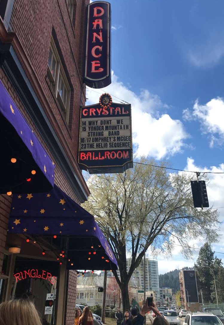 Brizzzin's tweet photo. Hi guys) Can u make a photo of the entrance to the concert hall? I can't be in person at any concert because I live in Russia, but I'll feel the whole atmosphere of the concert, so I'll be very grateful to u💙#invitationtour #WDW
#InvitationtourChicago @whydontwemusic ✨💕 https://t.co/uZhe3RdEgA