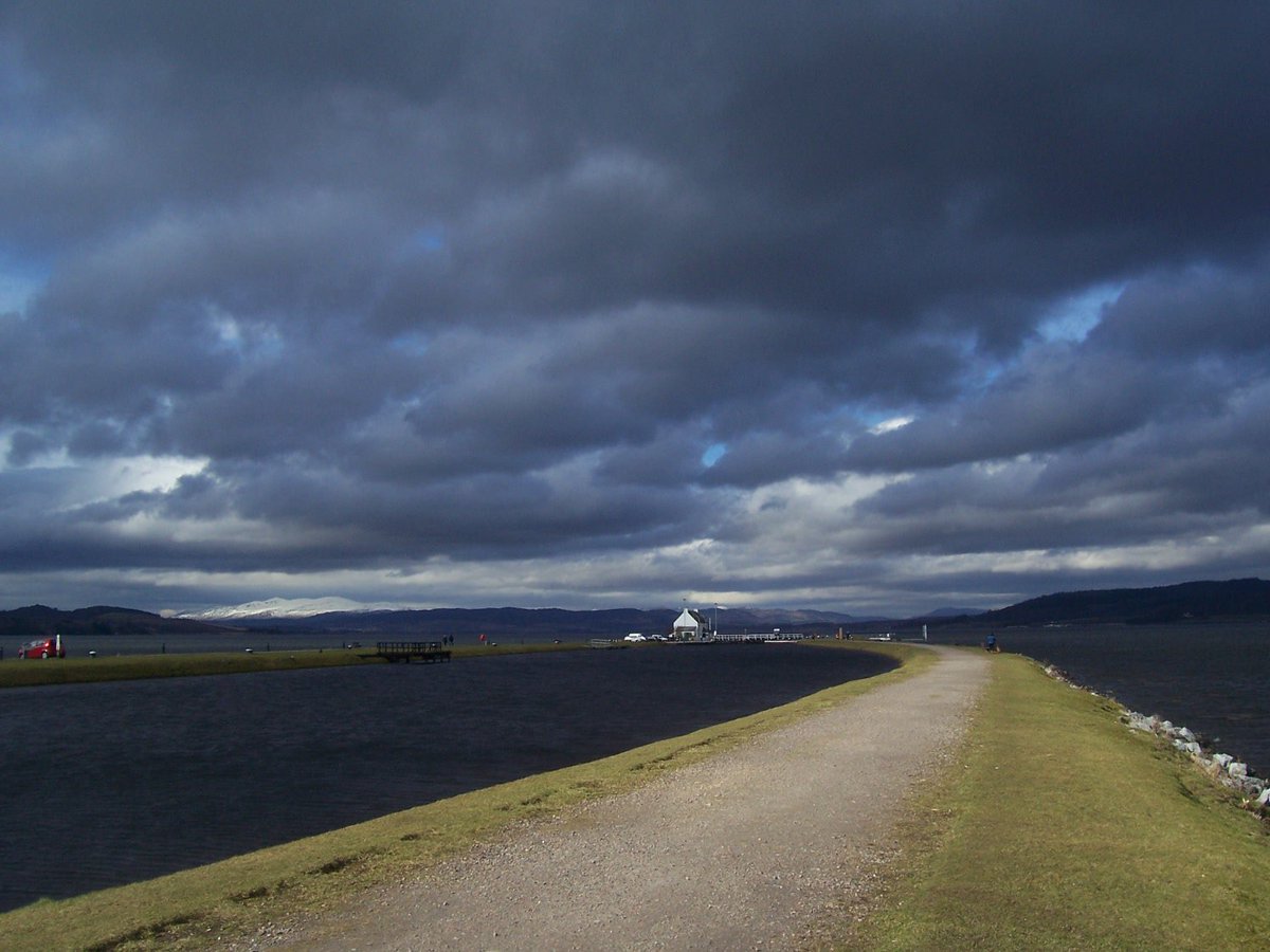 allan_maciver's tweet photo. Bracing walk along the Caledonian Canal, Inverness 
@scottishcanals @TrueHighlands @BBCHighlands #OutAndAboutScotland https://t.co/QqBaKB4gJn