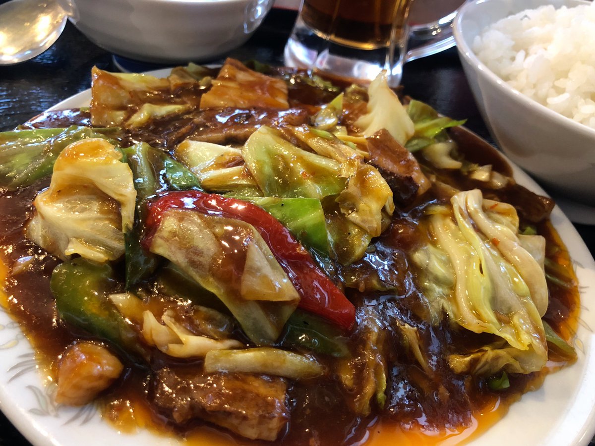 馴染みの台湾料理屋で、適当ﾗﾝﾁ( ´ ▽ ` )ﾉ 

最近、味が薄めだから
「味濃いめで！」って頼んだら…

極端に濃いのが来た(笑) 

前向きな感想を言うならば、ご飯がすすむ。