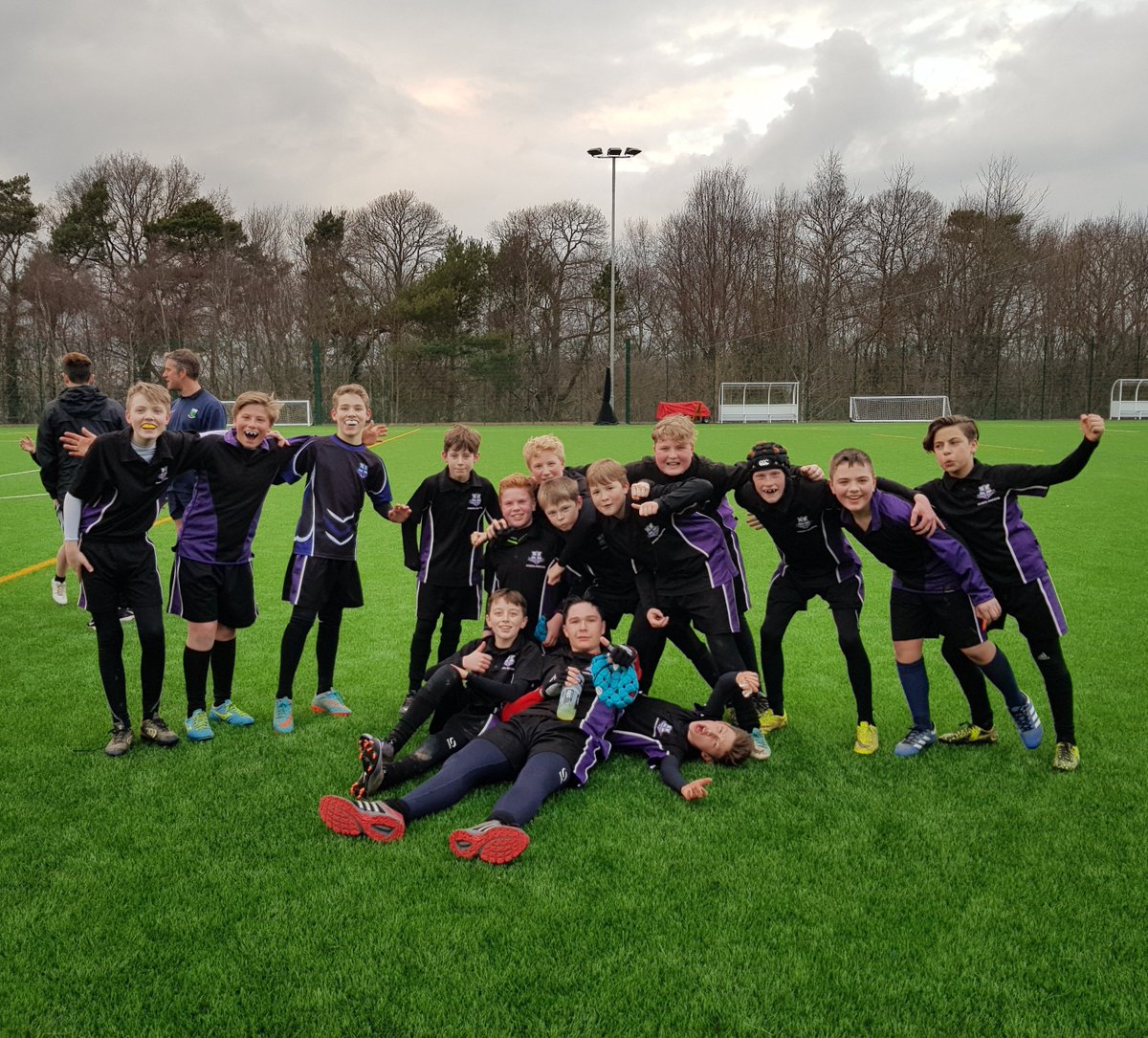 Trinity7oaks_PE's tweet photo. Another busy week @Trinity7oaks_PE @trinity7oaks Year 8 Rugby team on Tuesday play @bennettsport on their brand new astro. Seeing a very close match, with great passing, linking play and driving forward in their attacking lines from both teams. Well done #Rugby #developingrugby https://t.co/Uw3MFHr96F