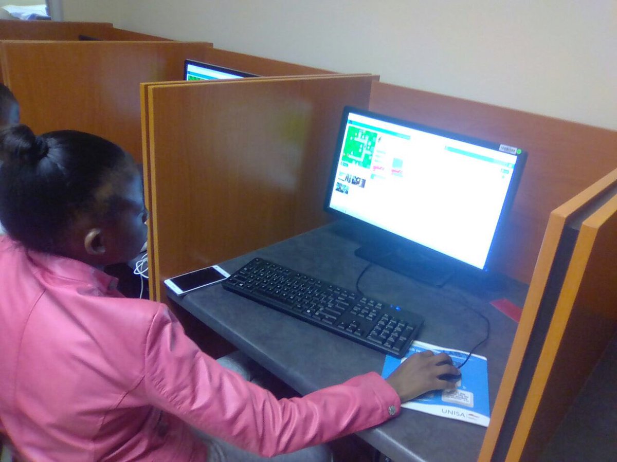 LindiweMatlali's tweet photo. This Saturday @africateengeeks started the very first free #coding classes in Kimberly #NorthernCape with the help of our volunteer Thabiso Mogorosi. #Inspirekidstocode #Girlswhocode #Girlsintech #RaisingAspirations https://t.co/4N7UmpThyS