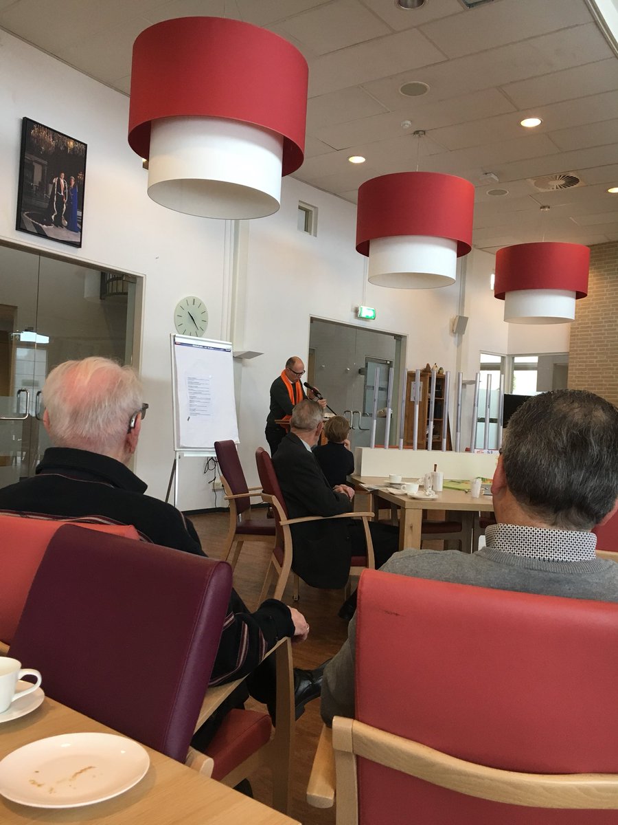 mauritsborn's tweet photo. Omdat het sneeuwt vanmorgen, zoeken wij onze kiezers maar zelf op. Daarom nu in Rehoboth, koffie schenken, met een @sgp_cu_goes bolus ! https://t.co/DRZra3icSO