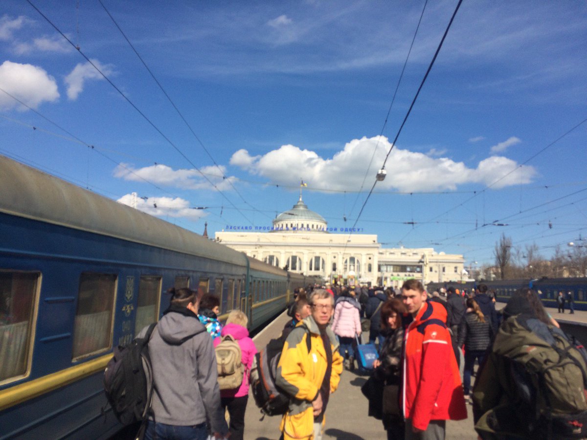 flashbaggg's tweet photo. +14 по Цельсію :) (@ Main Odessa Train Station in Одеса, Одеська обл.) https://t.co/P9mSaq9Ytl https://t.co/HeFfps3RpF