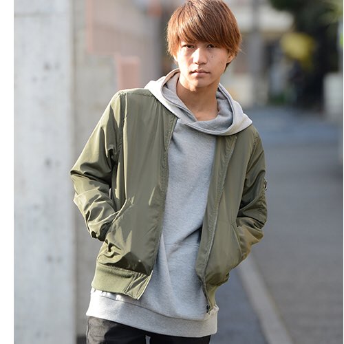 eloonline's tweet photo. 大人気のMA-1に、シンプルなパーカーとスキニーパンツを合わせた定番で無難な3点コーデセット🎁🎁

どれも落ち着いた色合いでデザインもシンプルだから、単品でもヘビロテできるよ‼️👍👍

https://t.co/DV7dS8VKwS
#大岡拓海 #オシャレスタイル https://t.co/emgm6oKf7a