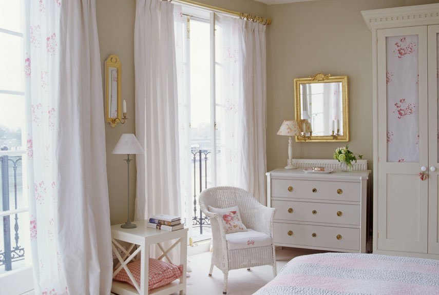 plushmarket's tweet photo. The decorating style is easy to pull off. Start by scouring local garage sales for tables, dressers and chairs with a sophisticated silhouette, then paint them the color of your choice.
#HomeDecor #BedroomDecor https://t.co/Y2ZCXzW5hm