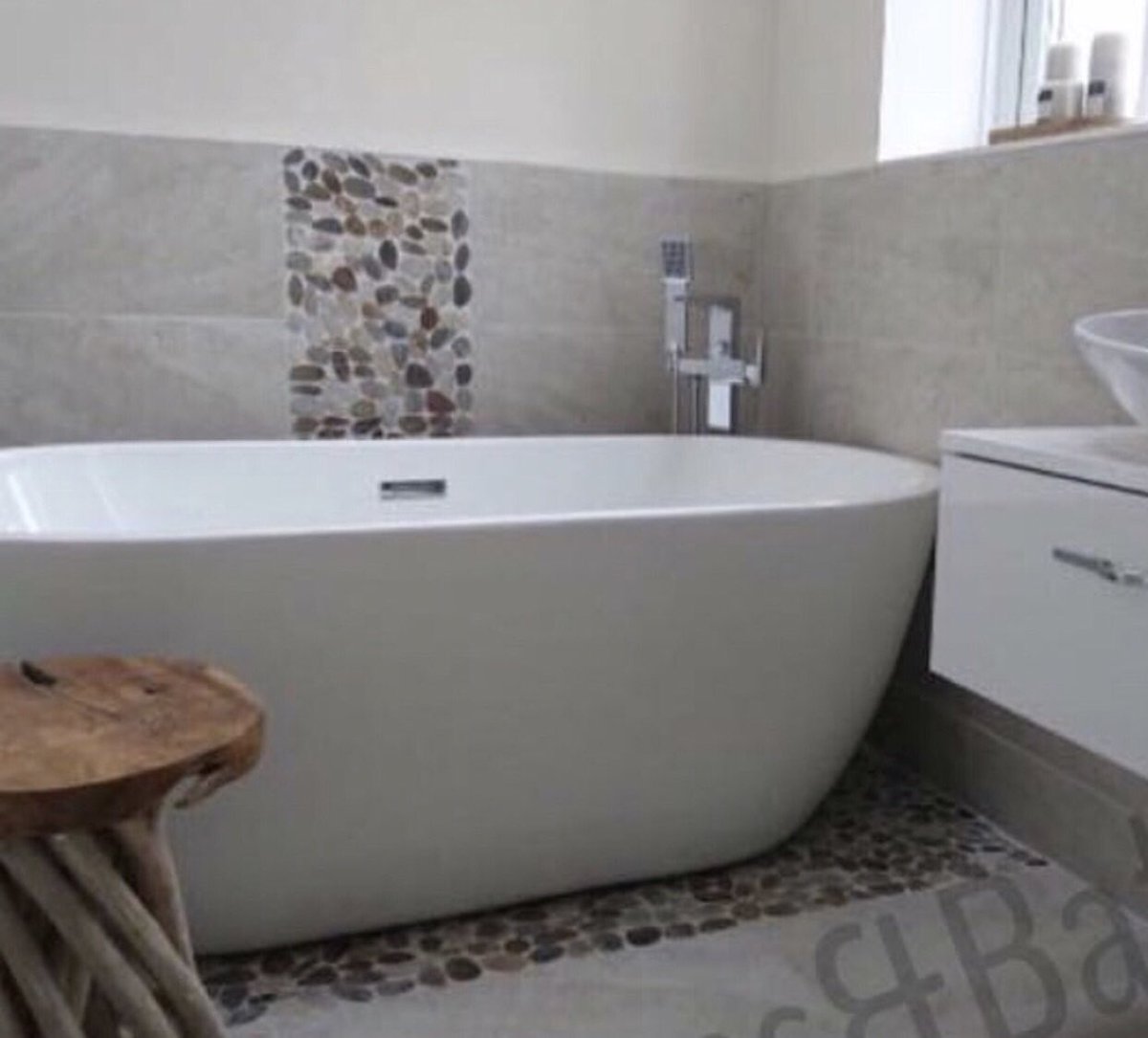 Snowy weekend Bathroom goals.... imagine spending your free time relaxing here... we’ll design your perfect bathroom, so if you’re looking for a contemporary, tranquil space to relax, speak to our team!! 👍🏼 

#FreestandingBath #BathroomGoals #DKBstyle #NorthEastBusiness