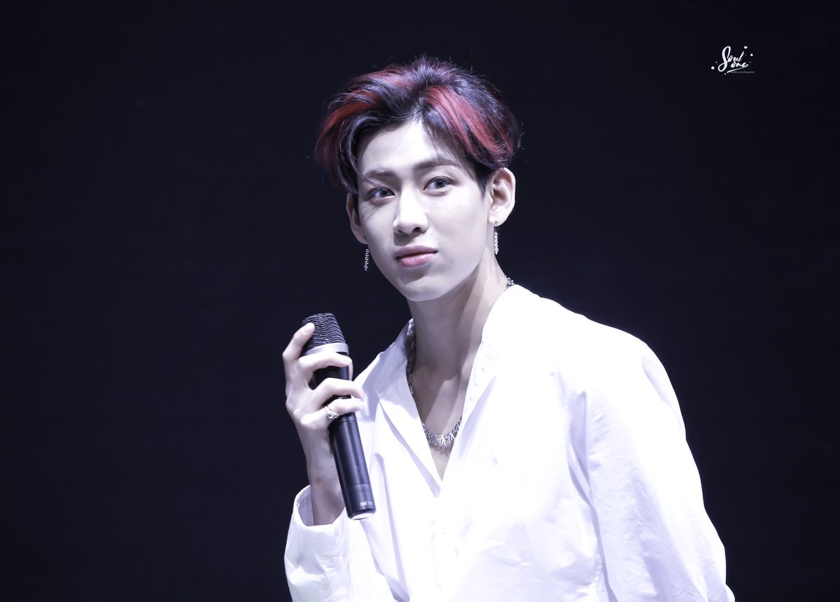 Ssoulone's tweet photo. [HQ]180317 미니팬미팅

#GOT7 #BamBam #갓세븐 #뱀뱀
#EyesOnYou #LOOK https://t.co/0DzuIiCqym