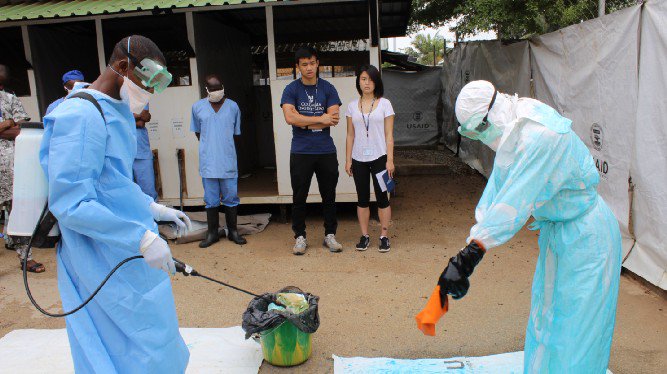 USAID's tweet photo. What does the color blue reveal about pathogens? Curious? More in this USAID Grand Challenge #innovator blog: https://t.co/29l5dghHUJ #Ebola, #healthcareworkers, #infectiousdisease, #USAIDTransforms @KinnosInc @CIIimpact https://t.co/RpK9kQyRJh