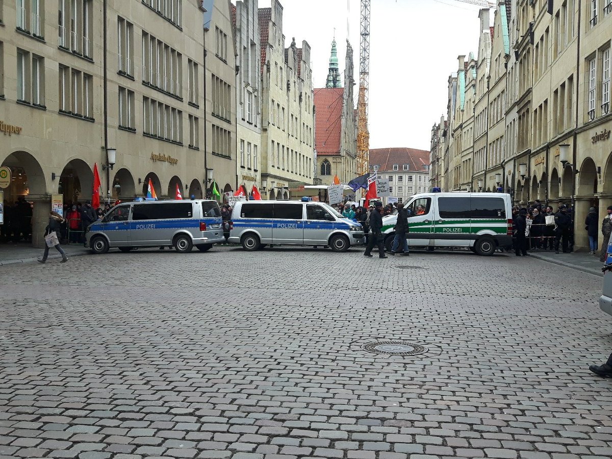 EsReichtAC's tweet photo. Die Fundis werden schon erwartet #1703ms https://t.co/EmfKSp2gdS