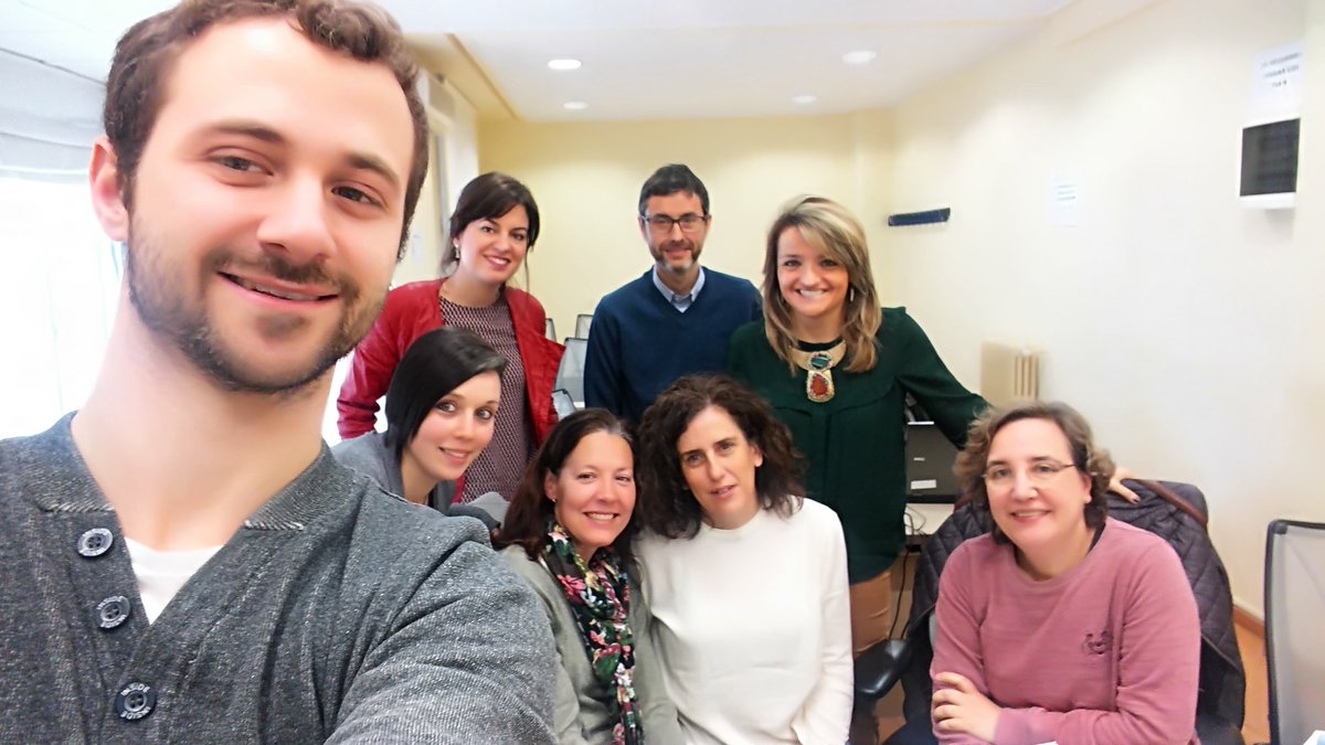 BeatrizCasalod's tweet photo. 2° grupo del curso "Redes Sociales y Empresa" nuevo grupo on fire 🔥 en #rrss #ilikeCM #CursoRSE https://t.co/VCLM6lMlJV