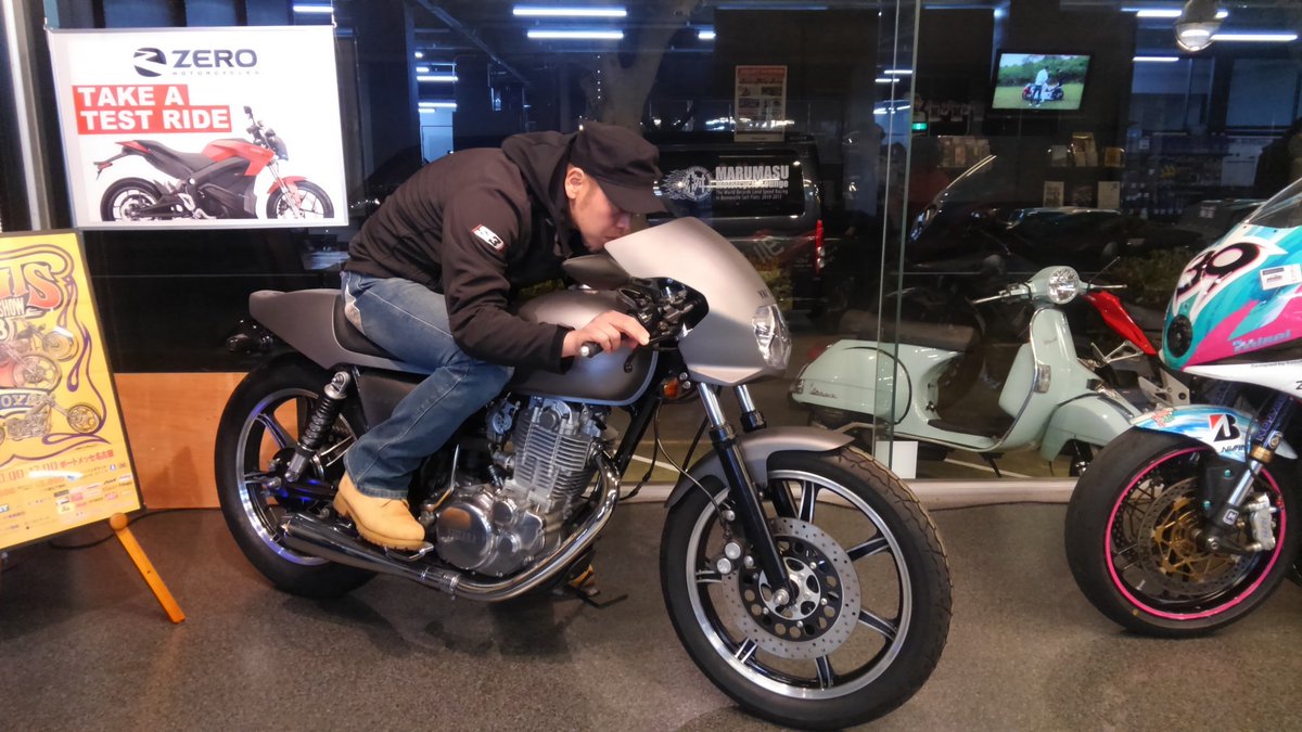 freeride_moto's tweet photo. zeezoonのSR400にも跨がってみた
とりあえず伏せるw
#バイクナイトエッジ
#zeezoon
#SR400 https://t.co/mJnFxMNA7Z