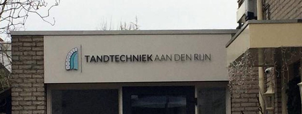 Gevelbelettering Tandtechniek aan den Rijn