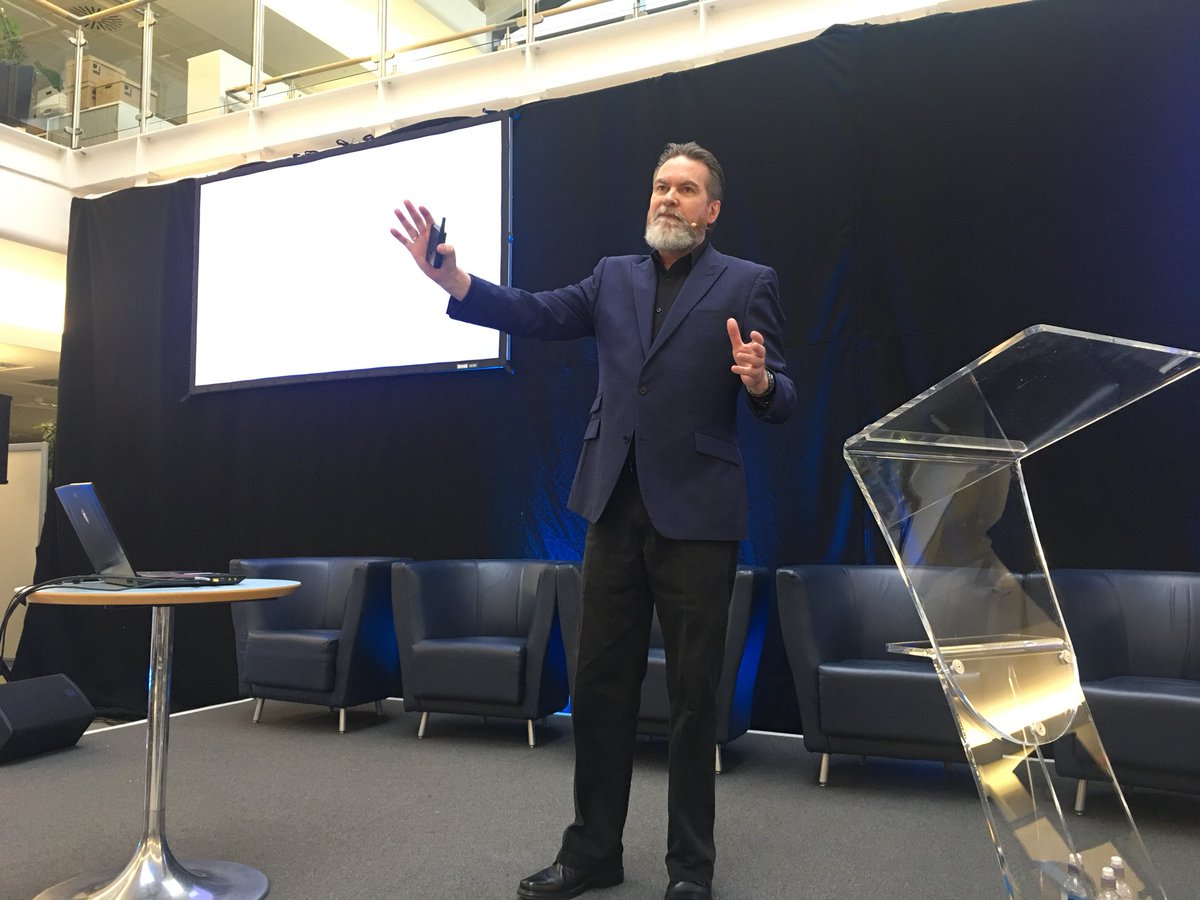 FwdConf's tweet photo. ‘Imagination breaks boost performances - 30 mins gives a 40% boost in performance’ Mal Fletcher #reflectionspace #braindowntime #fwd18 https://t.co/yIINJPReQv