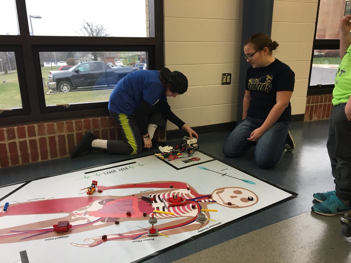 sarahalist1's tweet photo. Gearing up for @RCXrobot challenge. Teams holding their own. Go @CampErnstBlazer @Boone_County #boone2020
Ready for last table run https://t.co/XzTtSluoH4