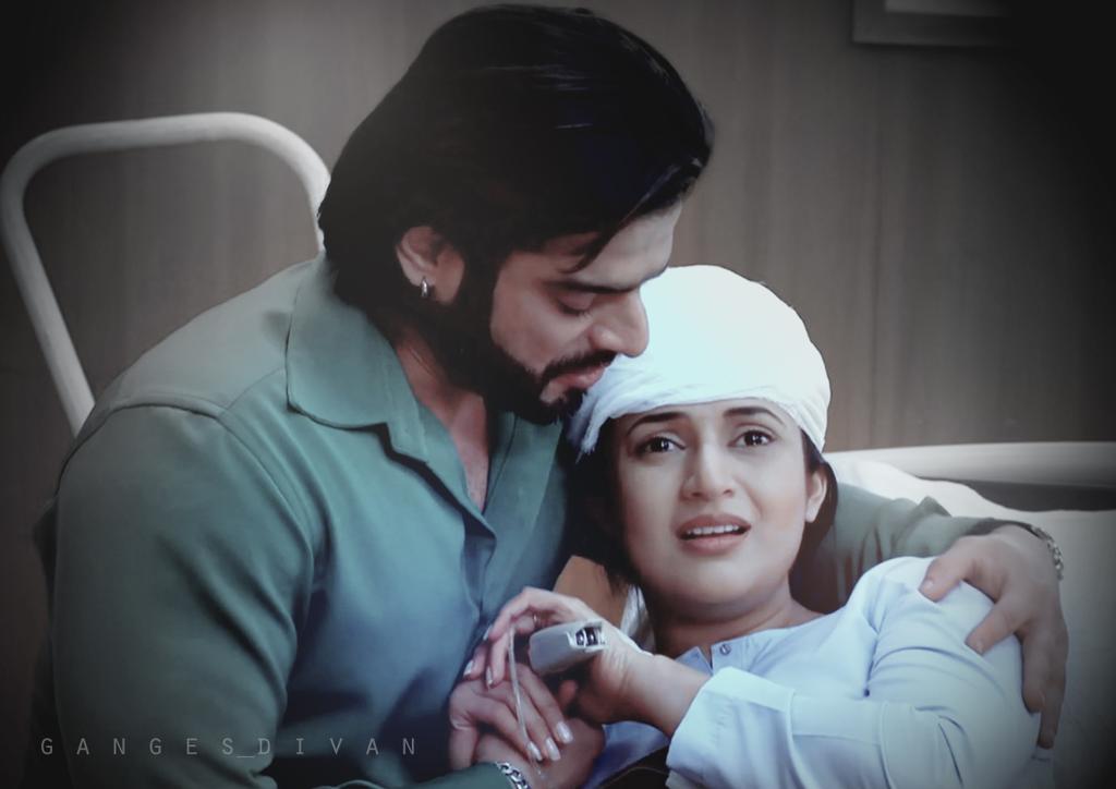 It's always in the hospital we see them together and so much in love 😂
Still, it's a beautiful scene 😍

#IshRa <a href="/Divyanka_T/">Divyanka T Dahiya</a> <a href="/TheKaranPatel/">Karan Patel</a>
