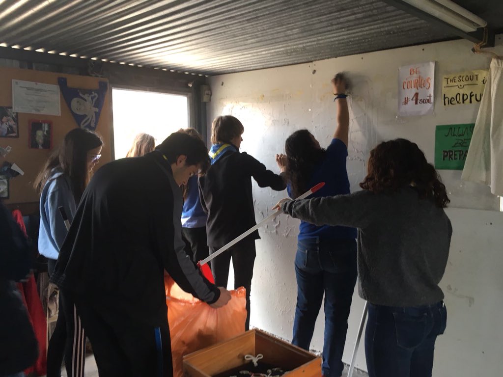 scoutsresu's tweet photo. Puesta a punto del local de #Esculta esta mañana. Limpieza general, cambios y local como nuevo. ¡Esa Esculta cómo mola! https://t.co/AMuu8OiNxw