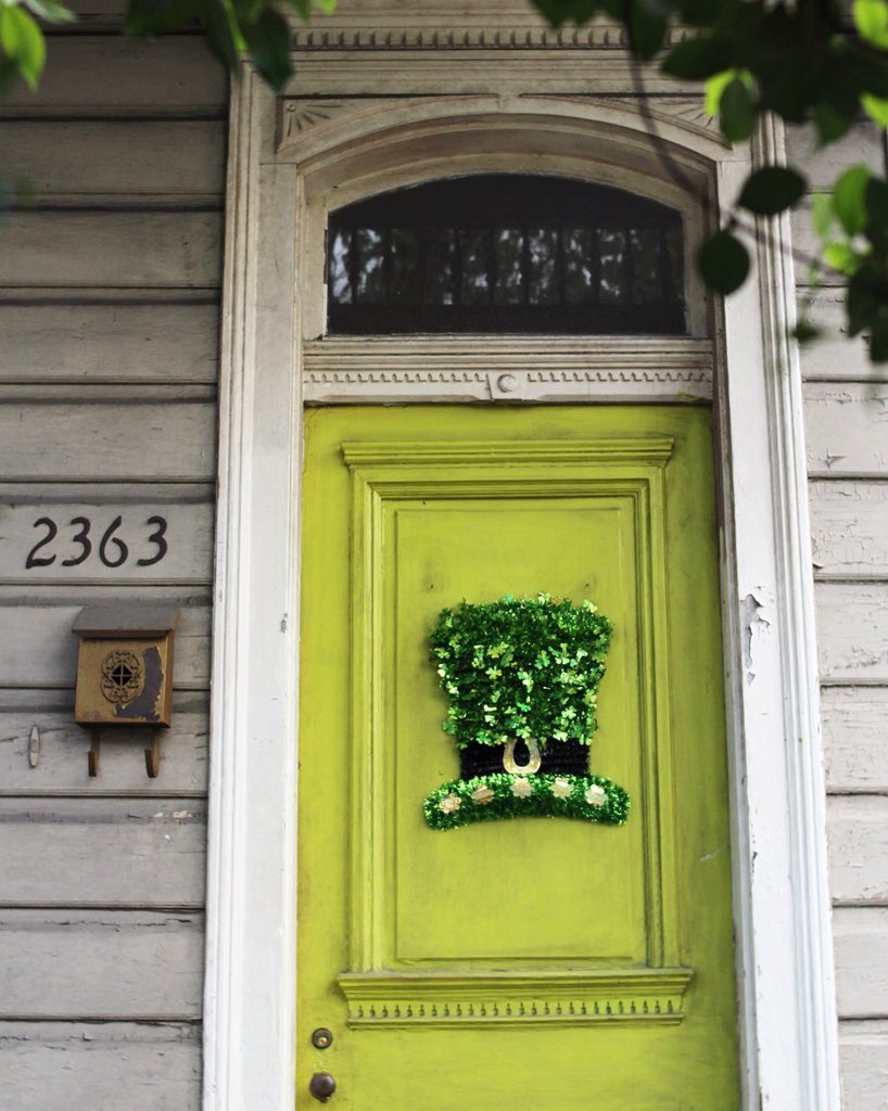 nolacaptures's tweet photo. Top of the mornin’! Who is ready to parade? @magazinestreet Visit https://t.co/7k86ODBMrS for lucky deals. 🍀 #StPatricksDay2018 https://t.co/3CmFToMXEi