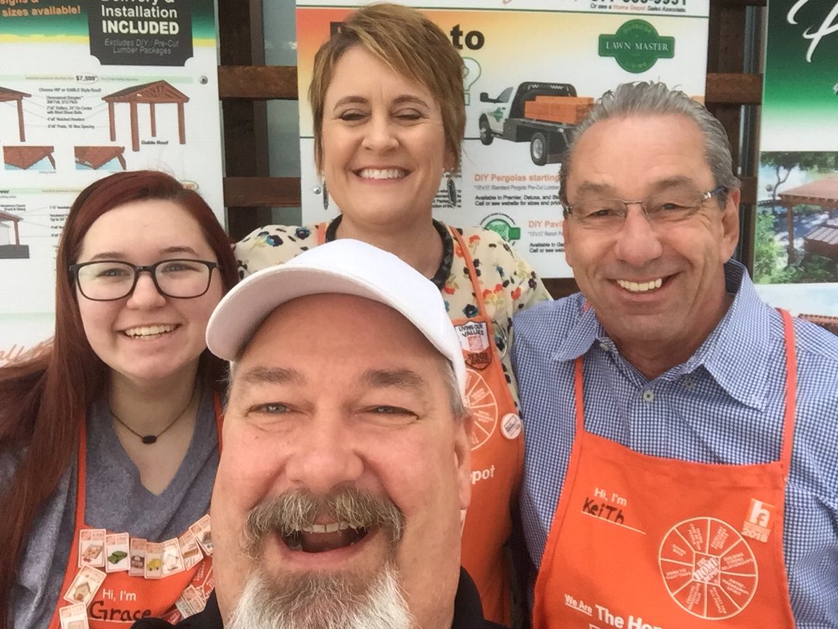 HDE/HDI in the house at 6513!!! Saturday morning lead gen!! Showing the new SC Keith James the ropes! <a href="/gracielou2215/">Grace Karins</a>, <a href="/thdmichaelbell/">Michael Bell</a> ,<a href="/TerryP_THD/">Terry Phenicie</a> ,<a href="/JuleeEckert/">JulieEckert</a> @DerekTHD @HDI_FtWorth