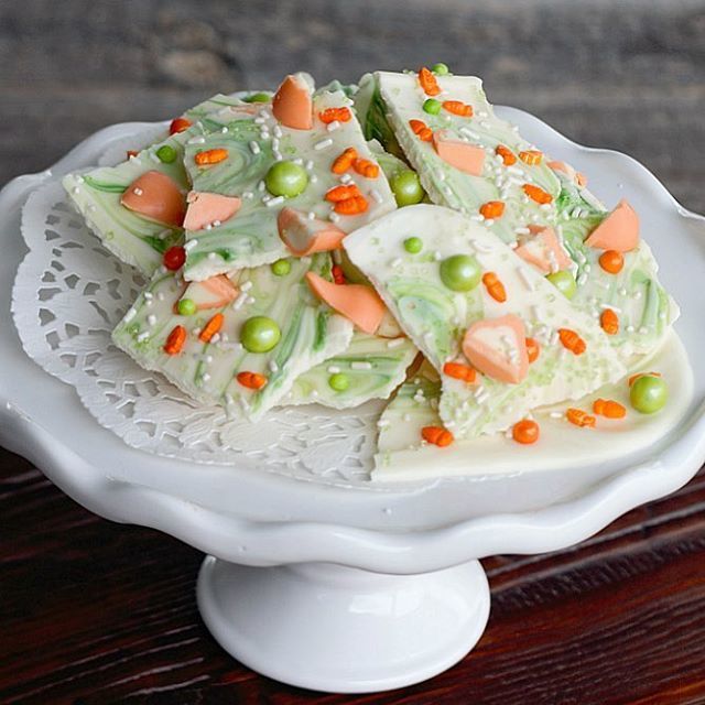 craftingchicks's tweet photo. Easter has the best candy 🍭. Why not combine candy into this yummy 🥕Carrot Cake Easter Bark🥕 You can find the recipe on our site #linkinbio .
#easterrecipe #bunny #abmspring #easterbunny #abmlifeissweet #craftingchicks https://t.co/rf7RX31LEN https://t.co/AsU0BBFweI