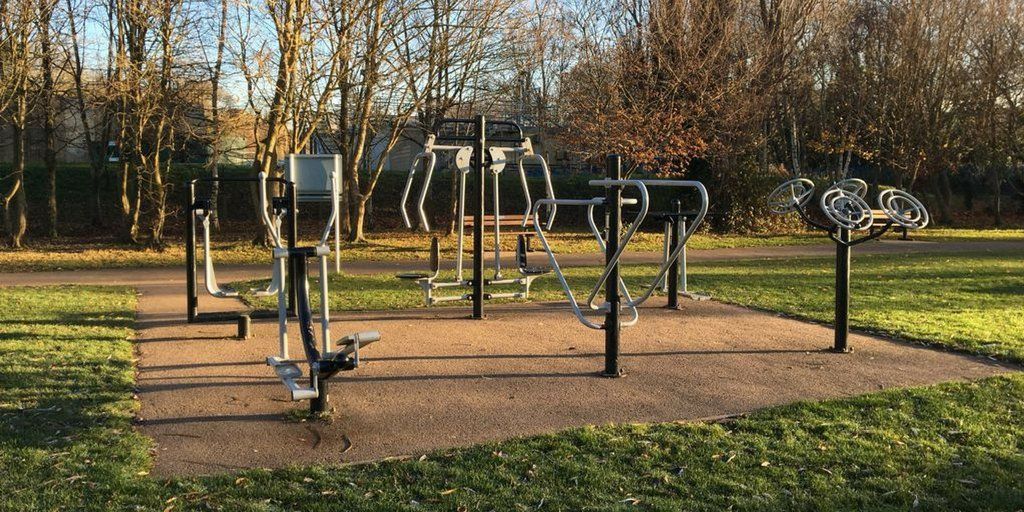Tonbridge Park has so many options for keeping fit outdoors - the running track, the outdoor gym, tennis courts, bike route through to #Penshurst. 
Next time you are in #Tonbridge go check it out <a href="/TMBC_Kent/">Tonbridge and Malling Borough Council</a>
#getoutside