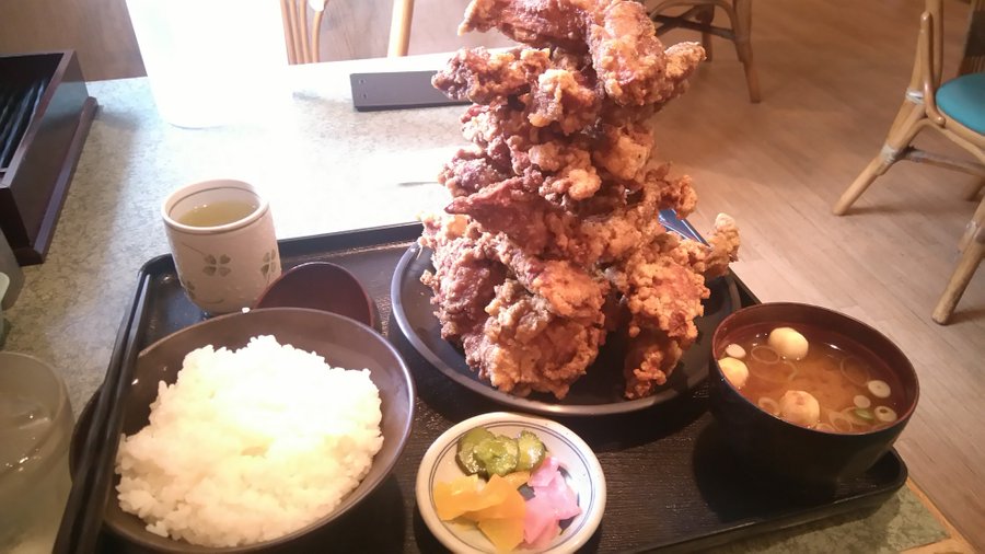 名古屋観光でオススメ メガ盛り唐揚げの有名店 洋食亭 寅安