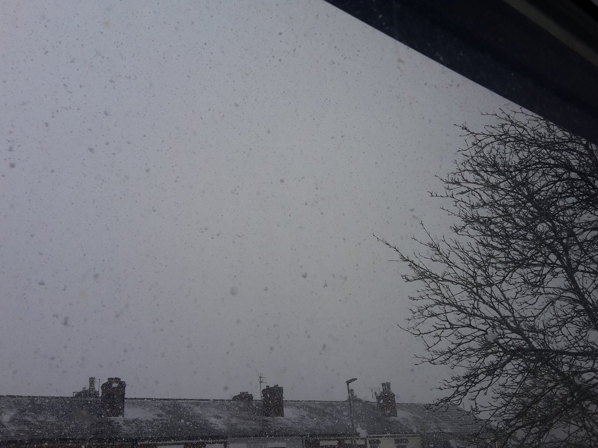 jsnotes2018's tweet image. If there is a #god then he&apos;s been turning the #weather on and off all day - #sunny then #snowy