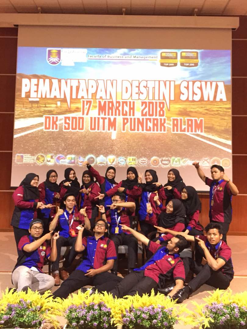 smffpp's tweet photo. Kami dari pihak SMF FBM mengucapkan selamat dtg ke FBM family! 

Mana yg baik kita kongsi bersama, mana yg buruk kita perbaiki bersama ❤

Welcome to our BIG family!!! ✨

#smffbmawesome #FBMAwesome #kamisayangFBM https://t.co/zUtnShqjaj