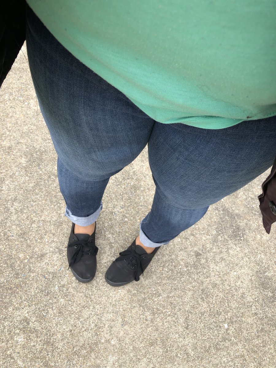 iSimplyKia's tweet photo. #thisisme jeans, canvas and a T-shirt.
#7daysofme #mybirthdayweek https://t.co/QHwKXwiu7p