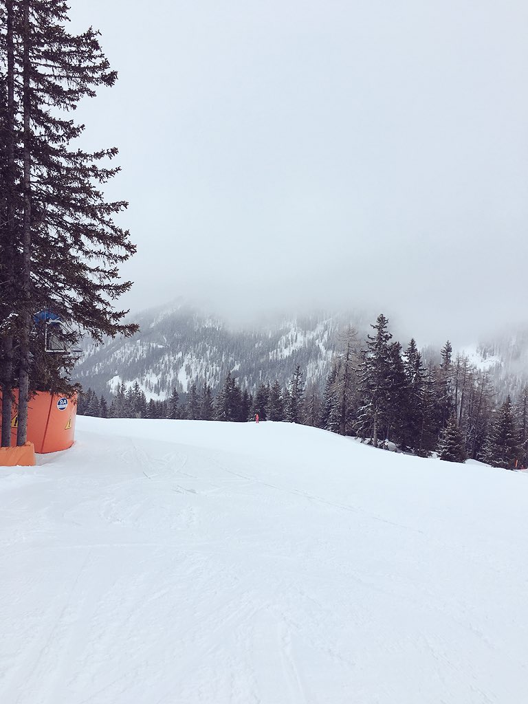 LInParadiseCity's tweet photo. It was quite a bad day for skiing but it was the last one of my season (probably) so I’m a bit sad 😥❤️
#winterkid https://t.co/lCphQXEBNc