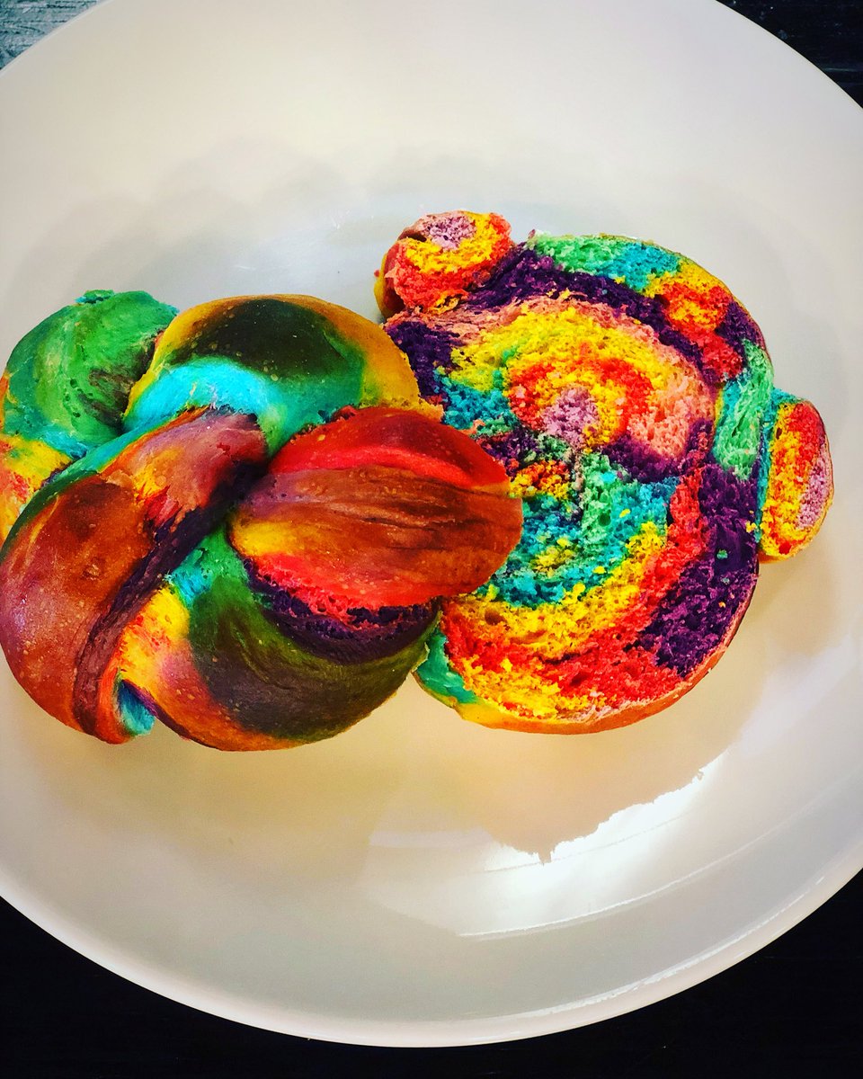 RnSDiner's tweet photo. Pretzel Bagels! New! House Made.. in Rainbow (plain) and Jalapeño Chedder....🤤#pretzelpride #pretzelbagel #StPattysDay #risenshinediner #Food #yummyfood #Foodie #eatoutsidethebox https://t.co/BVxeiDzEiX