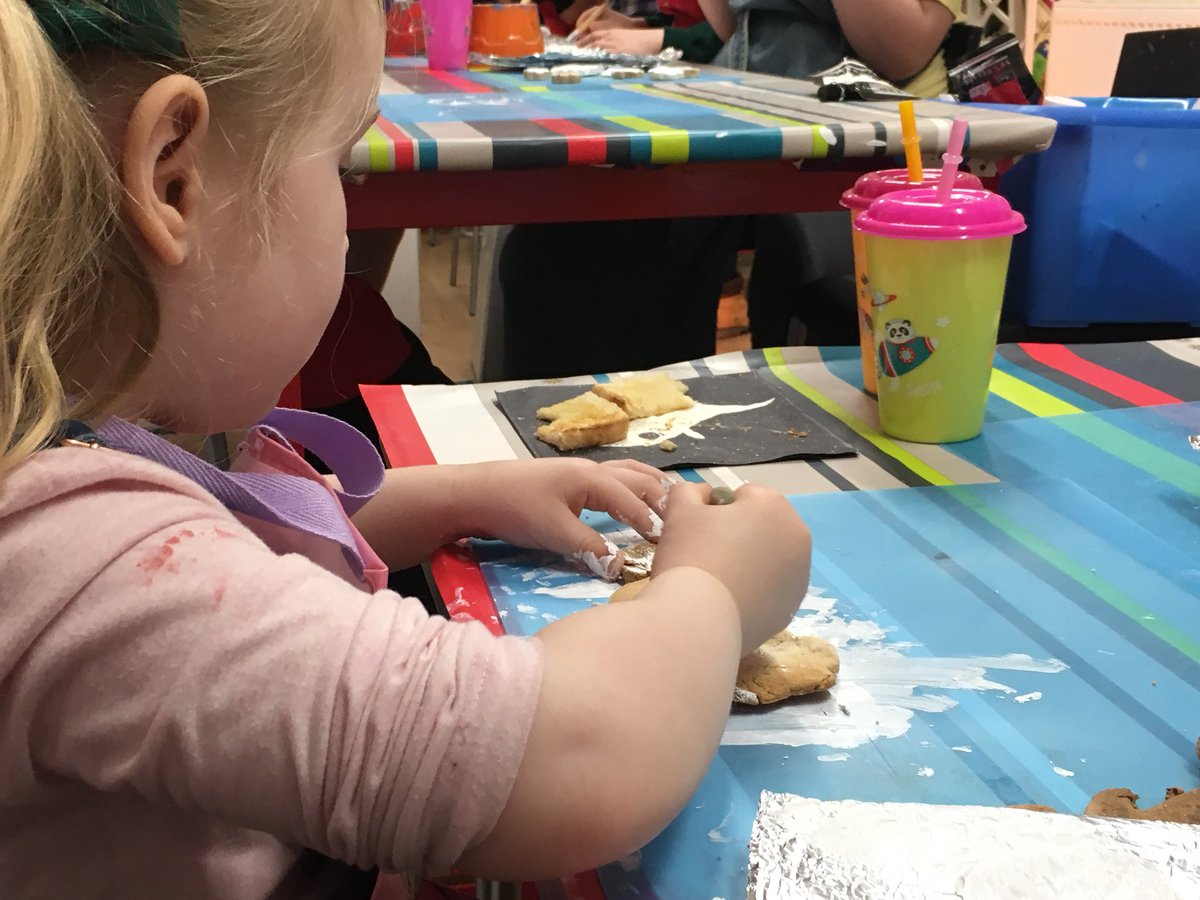 MiniArtBuds's tweet photo. @MiniArtBuds 2 newest members had lots of fun decorating their salt dough creations! #art #kids @wrexham #wrexham https://t.co/Ay6wKpuyLo