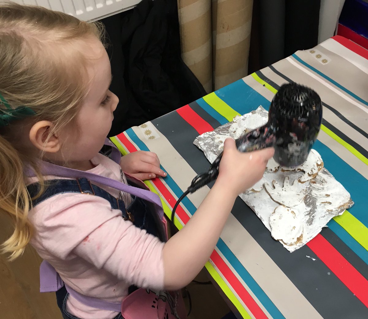 MiniArtBuds's tweet photo. @MiniArtBuds 2 newest members had lots of fun decorating their salt dough creations! #art #kids @wrexham #wrexham https://t.co/Ay6wKpuyLo
